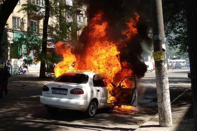В Каменском горели Lanos и Газель