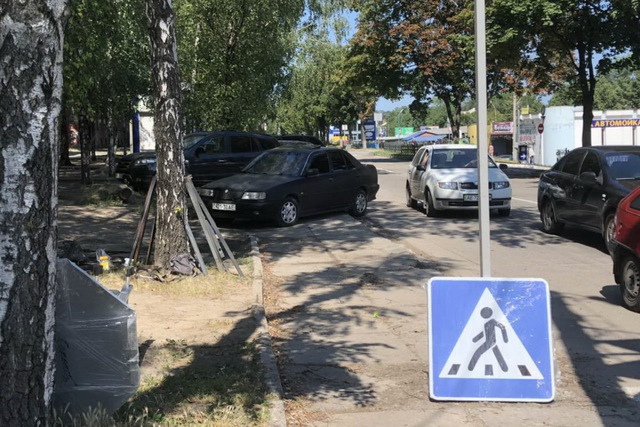 В Каменском устанавливают новые дорожные знаки