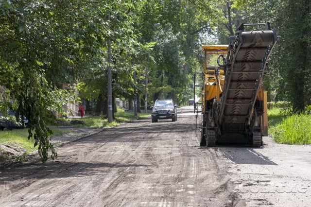В Каменском ремонтируют дорогу по Медицинской