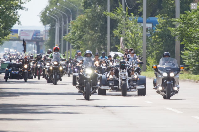 ������������� � �����������: �������� �� 300 ������� � �񳺿 ������