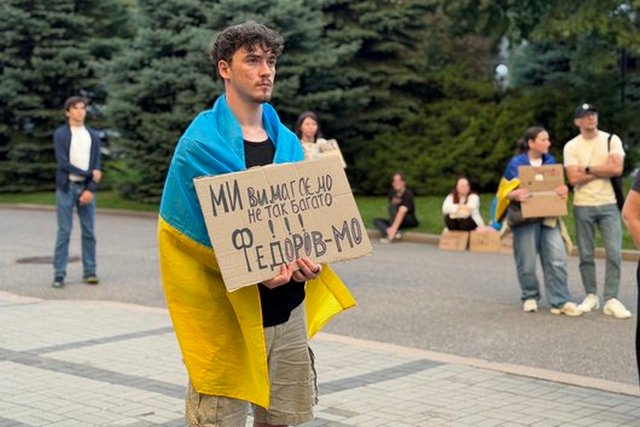 Учасник акції протесту. Суспільне Дніпро «Федоров – МО». В Днепре 15-й день подряд прошла акция протеста