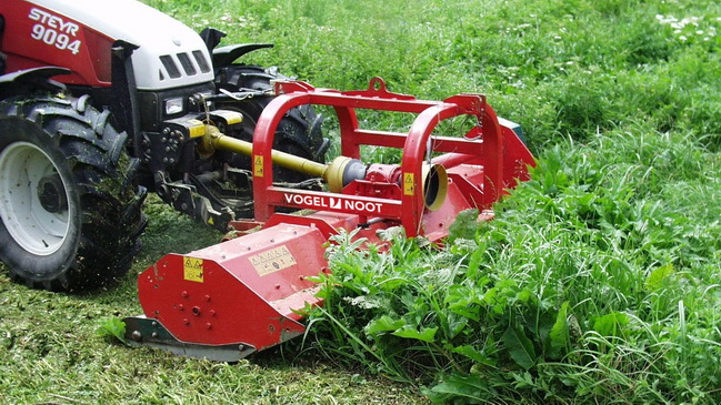 Иллюстративное фото. У Кам`янському придбали міні-трактор для покосу трави