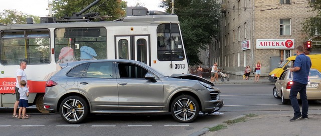 �� ��������� ����������� Porsche Cayenne �������� � ������� � 1