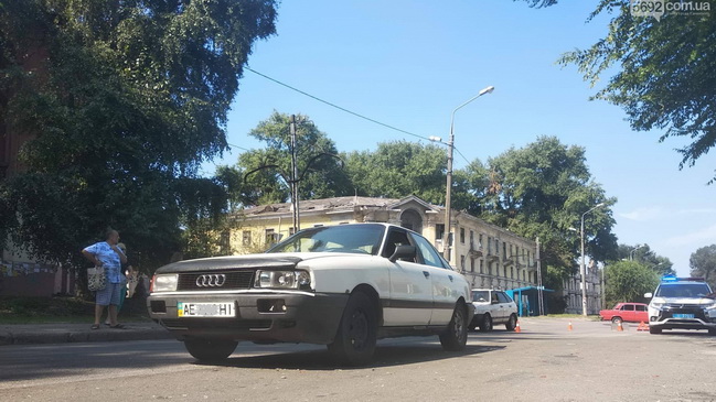 В Каменском Audi сбил женщину с ребенком