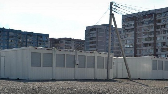 Звонок анонима, вооруженная полиция и обыск: что происходило возле городка для переселенцев в Каменском