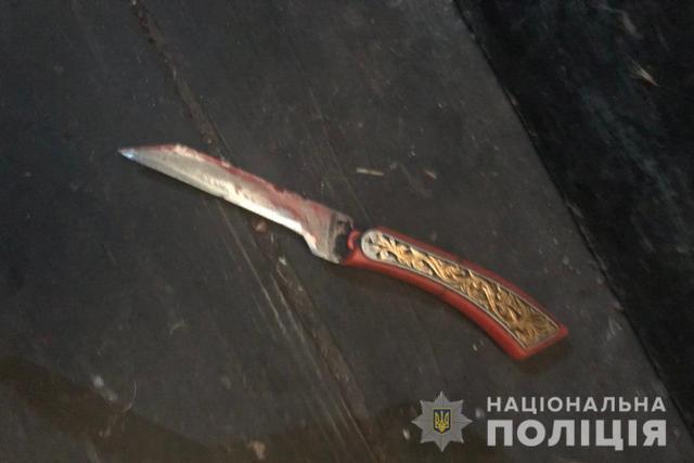 В Днепре полицейские задержали женщину, которая во время бытового конфликта убила сожителя