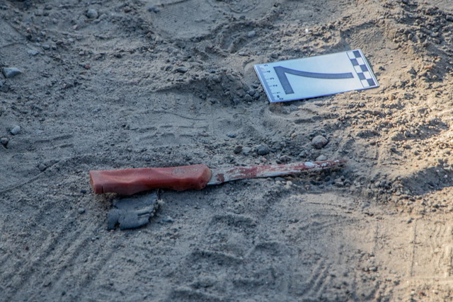 В Днепре мужчина ударил жену ножом и попытался покончить с собой