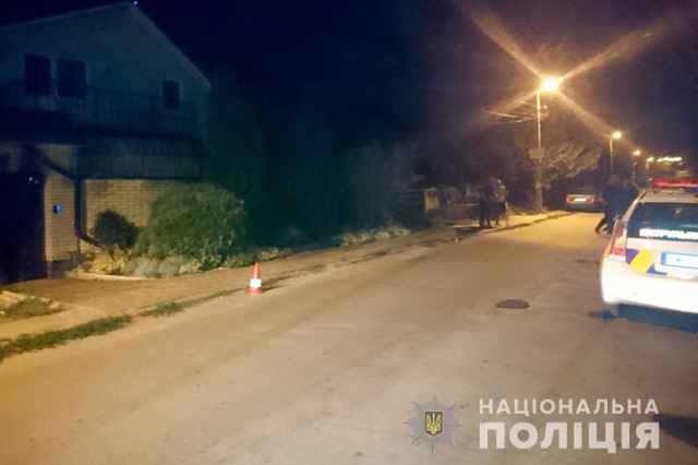 В Днепре полицейские задержали пятерых мужчин, обстрелявших автомобиль в поселке Мирный