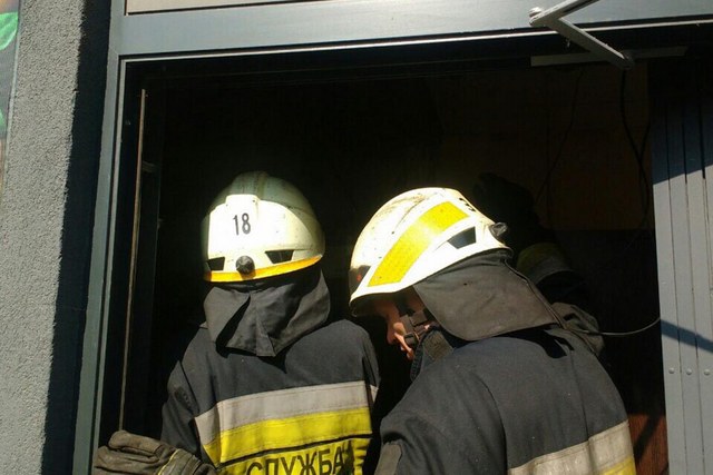 В Днепре ликвидировали пожар в торговом павильоне на улице Академика Образцова