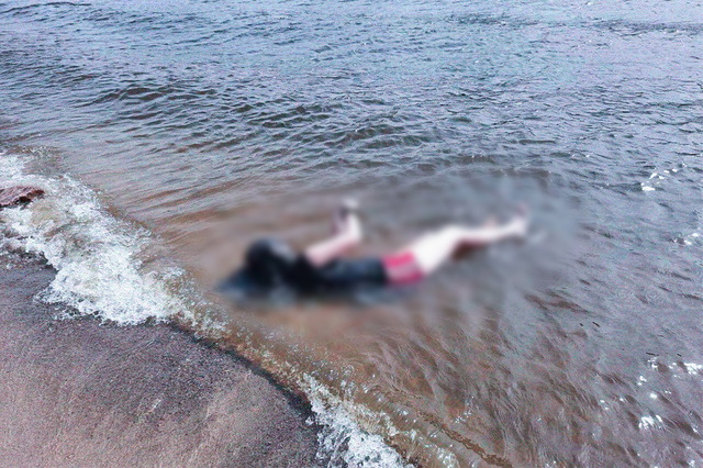 В Днепре на Набережной Победы из воды достали тело женщины