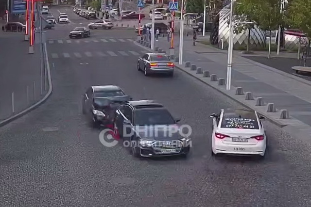    :      -   Audi ( )