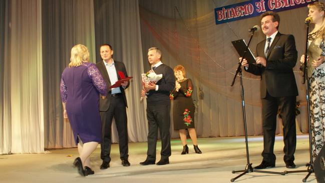 Педагогов Каменского поздравили с Днем учителя