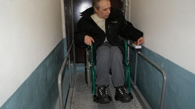 В Каменском более 10 подъездов жилых домов приспособят для людей с инвалидностью