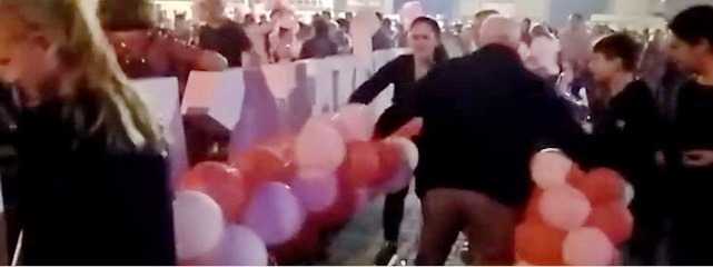 В День города каменчане толпой набросились на надувные шарики