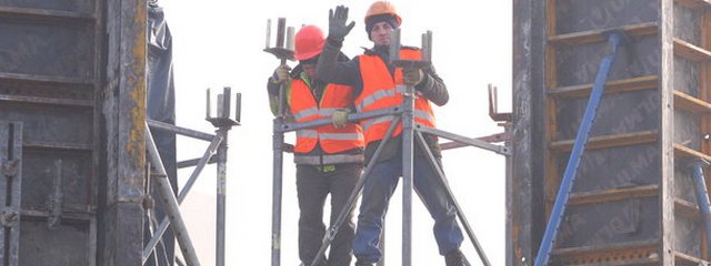 Строительство. В конце лета в этой отрасли меньше всего предлагали работу. Автор фото: Анатолий Бойко, Старт сезона на рынке труда в Украине: где найти работу