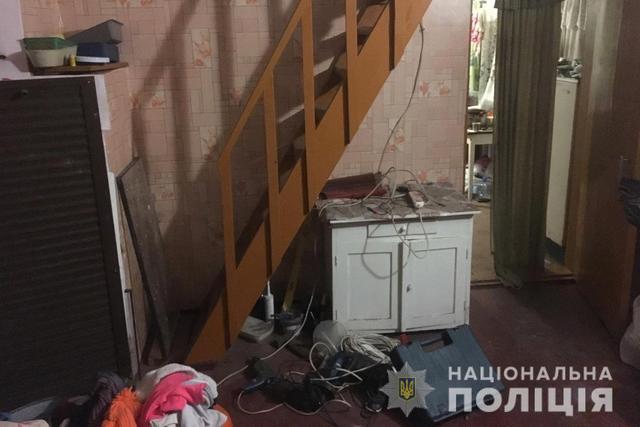 У Дніпрі оперативники затримали двох чоловіків, які на території садового товариства вчинили розбійний напад