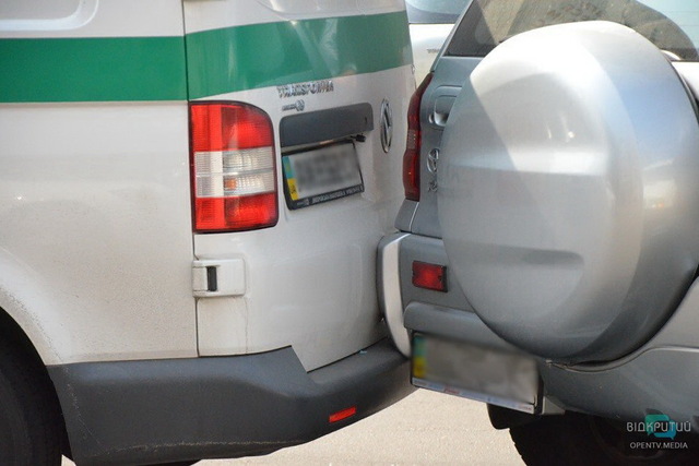 В Днепре на Старокозацкой 2 ДТП: движение затруднено
