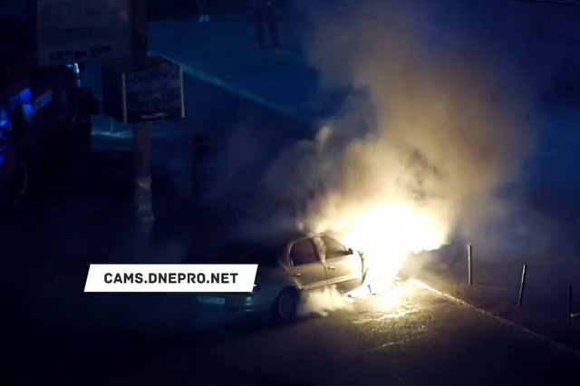 На левобережье Каменского сгорела Kia