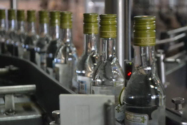 У Кам'янському оштрафували трьох учасників ОЗГ, які виготовляли і збували сурогатний алкоголь