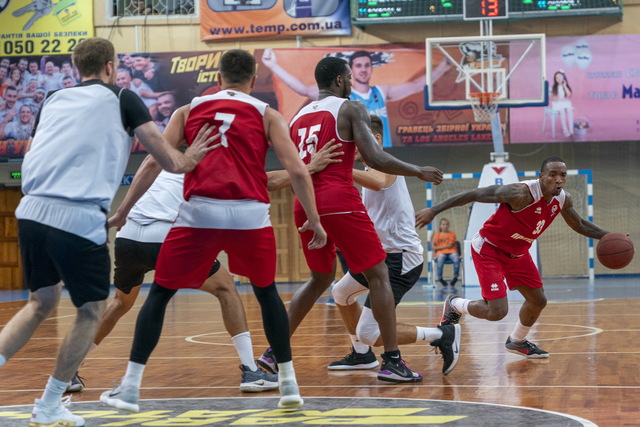 Одна победа, одно поражение: «Прометей» сразился с «Черкасскими Мавпами»