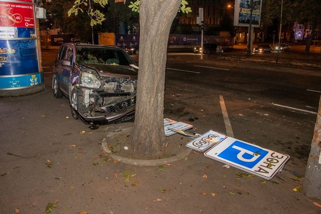 � ������ ������ Nissan ���������� � Mercedes � ���� �������� ����