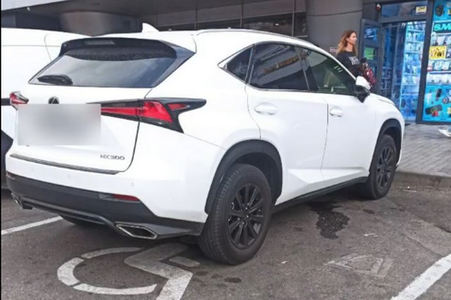 В Днепре патрульные проверяют как соблюдают водители ПДД в части парковки для лиц с инвалидностью