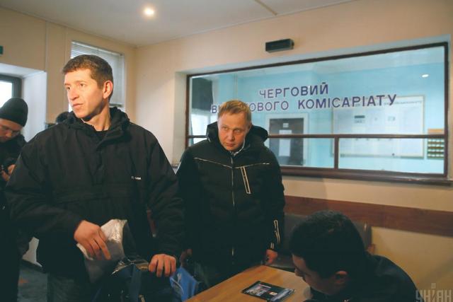 Маючи смартфон, можна вирішити всі питання дистанційно / фото УНІАН, Гонтарь Володимир Ходить в ТЦК больше не надо: Кабмин изменил правила воинского учета