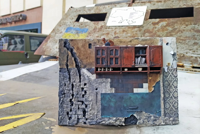 Дніпровська майстриня зробила макет легендарного будинку у Бородянці