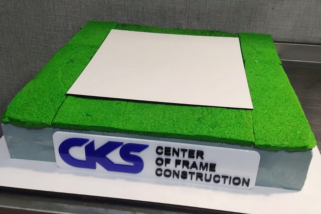 Дніпровський кондитер виготовив півтораметровий торт у вигляді вітряної електростанції