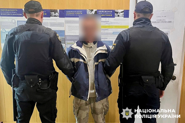 Поліція Дніпропетровщини викрила та затримала наркозбувача