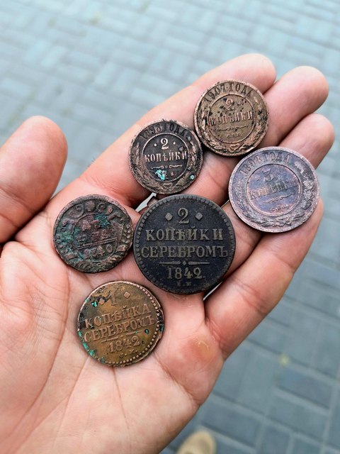 Мешканці Дніпра відкопують на городах старовинні артефакти