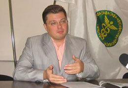 �� ������ �������� ������������ ����� 800 000 ������ ������� �������