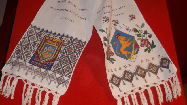 У Кам’янському завершилася виставка «Дивосвіт галицької вишивки»