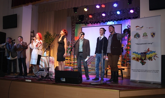 «Мандрівний театр» побував з виставами у 15 навчальних закладах Дніпропетровщини