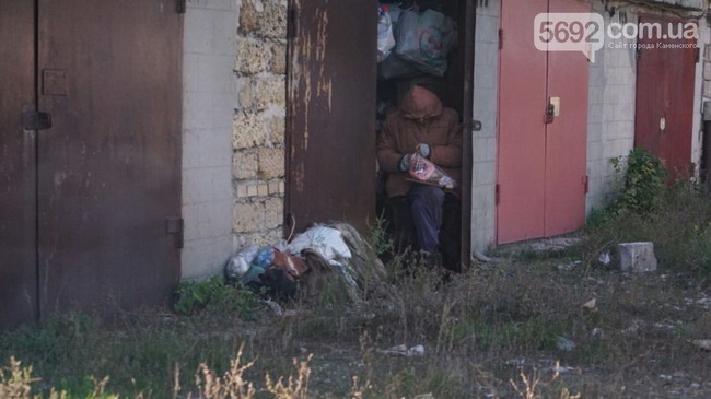 В Каменском женщина, которую мошенники лишили квартиры, живет в гараже около 11 лет