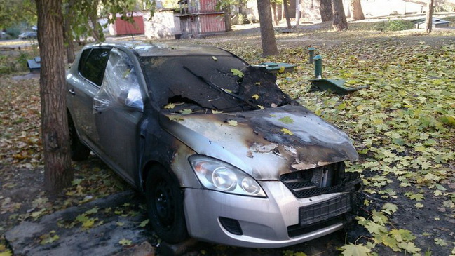 В Каменском горел автомобиль KIA Ceed