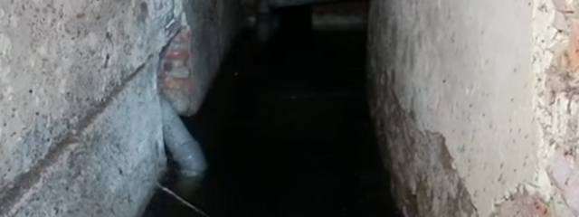 Жители многоэтажки Днепра утопают в канализационных стоках и грунтовых водах