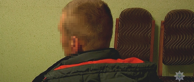 В Днепре мужчина ограбил школьную учительницу