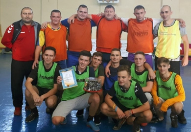 В Каменском команда полицейских сыграла с подростками в футбол: кто победил?