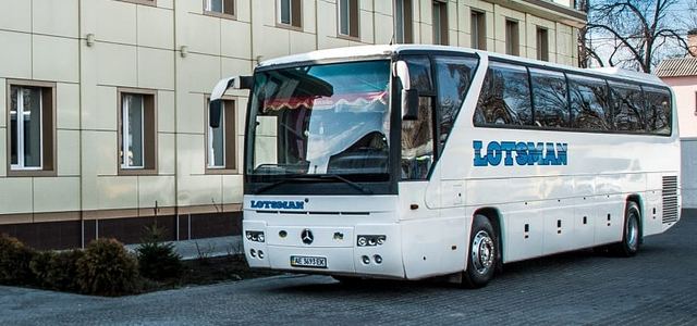 «Скотовозки» отменяются: на популярном маршруте Днепра запустили огромные «Лоцманы»