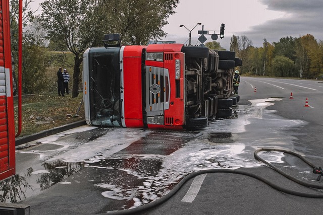 В Днепре на Малиновского перевернулась груженная фура