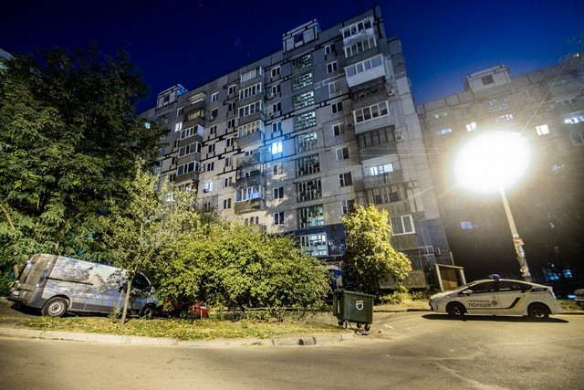 В Днепре возле подъезда многоэтажки нашли мертвого мужчину