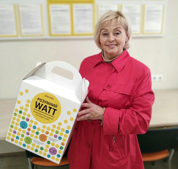 «Днепровские энергетические услуги» вручили подарок миллионному клиенту контакт-центра