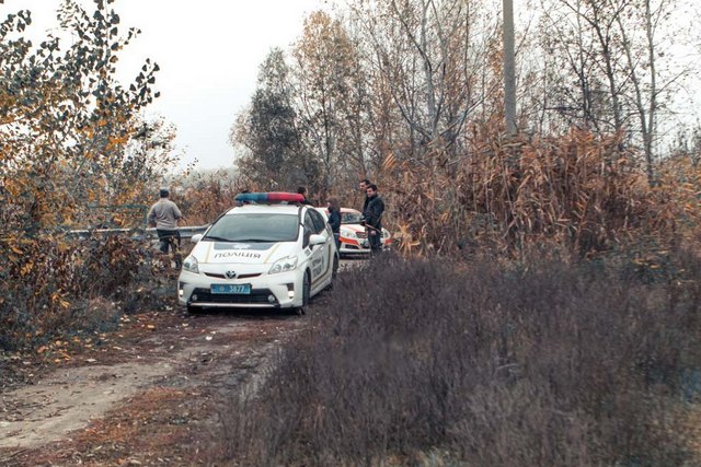 В Днепре возле реки нашли труп мужчины с веревкой на шее