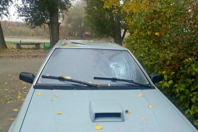 По ночам в Приднепровске снова бьют припаркованные автомобили