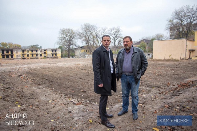 В Каменском на месте двух снесенных домов по улице Долматова построят автостоянку