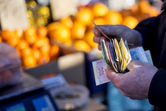 Реальные зарплаты украинцев в этом году сократятся на четверть - НБУ