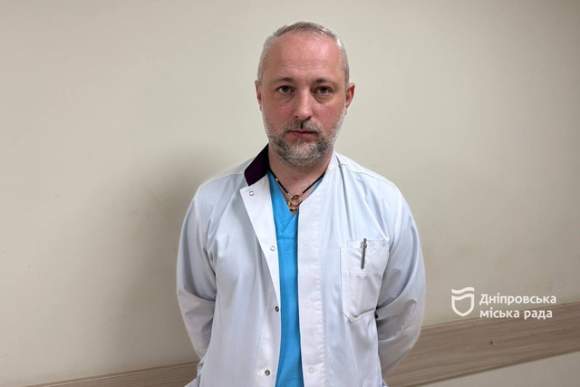 Уламкові поранення, струс мозку та стрес: лікар розповів про стан постраждалих після атаки рф на Дніпро