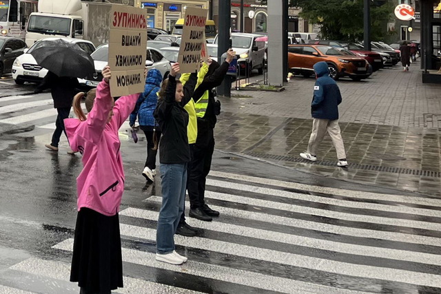 «Хочемо зробити це традицією»: Молодіжна рада Дніпра закликає містян щоденно о 09:00 зупинятися заради пам'яті Захисників