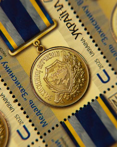 «Укрпочта» почтила героев войны новой маркой: как выглядит